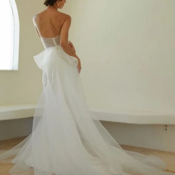 Newhite Luna Wedding Dress - Picture 3 of 4